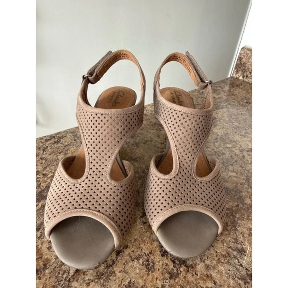 Clarks Open Toe Slingback Evant Julie Style Size 6.5 Leather Boho Chic Summer